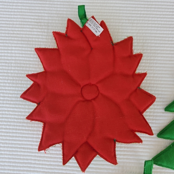 3 Christmas Potholders Vintage Tree Poinsettia Bells Cottagecore Decorative - Picture 7 of 9